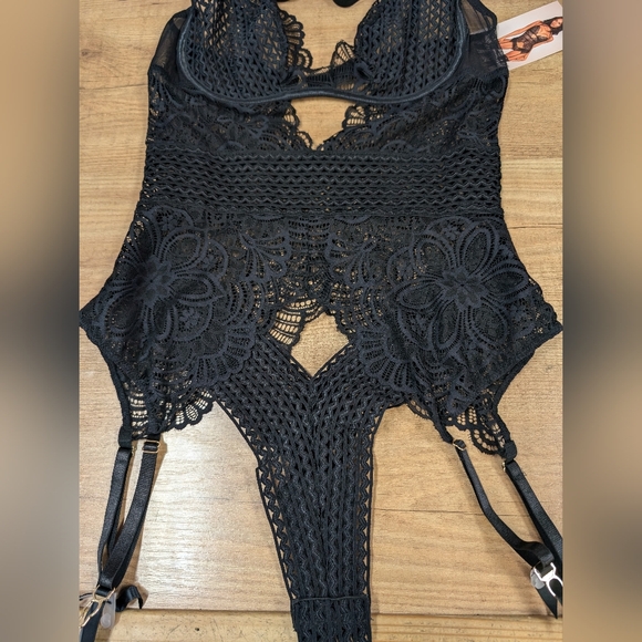 Dreamgirl Scalloped Stretch Lace Garterteddy with Collar - Picture 7 of 7